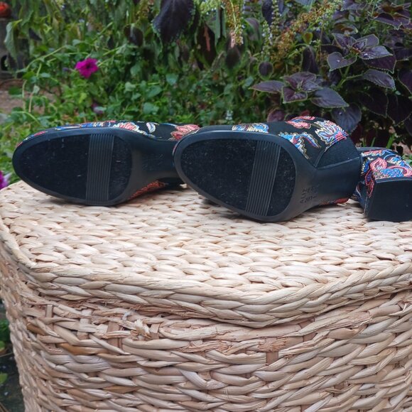 Naturalizer, Size 5M, Daria · Slip-on style - Picture 5 of 6